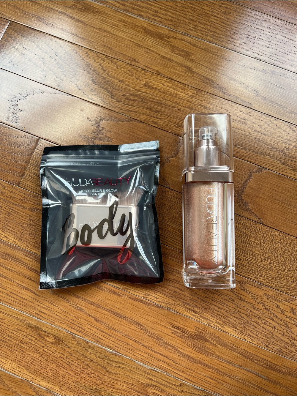 HUDA BEAUTY Rose Gold Body Shimmer & Brush